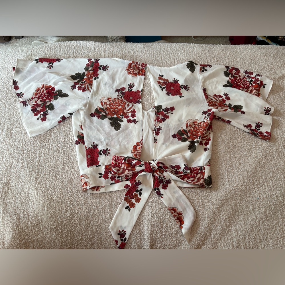 Express white rose pattern blouse